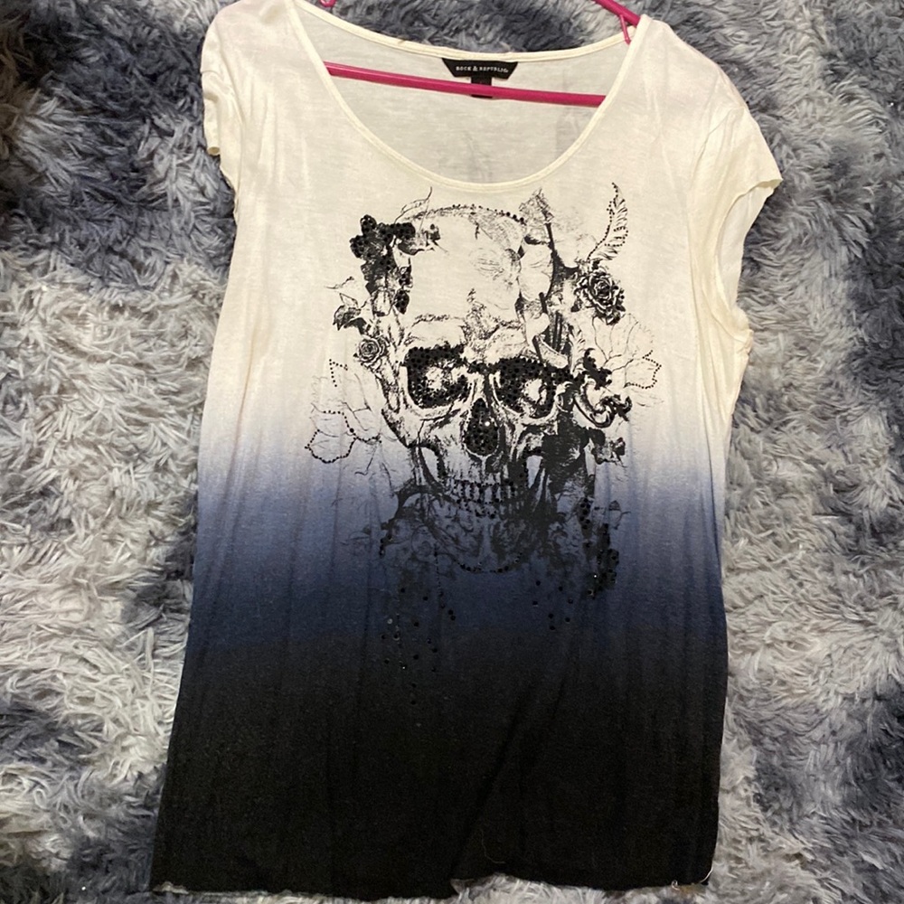 Rock and republic large white and black shirt